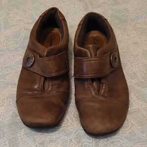 Clark's Size 6 Brown Leather Shoes